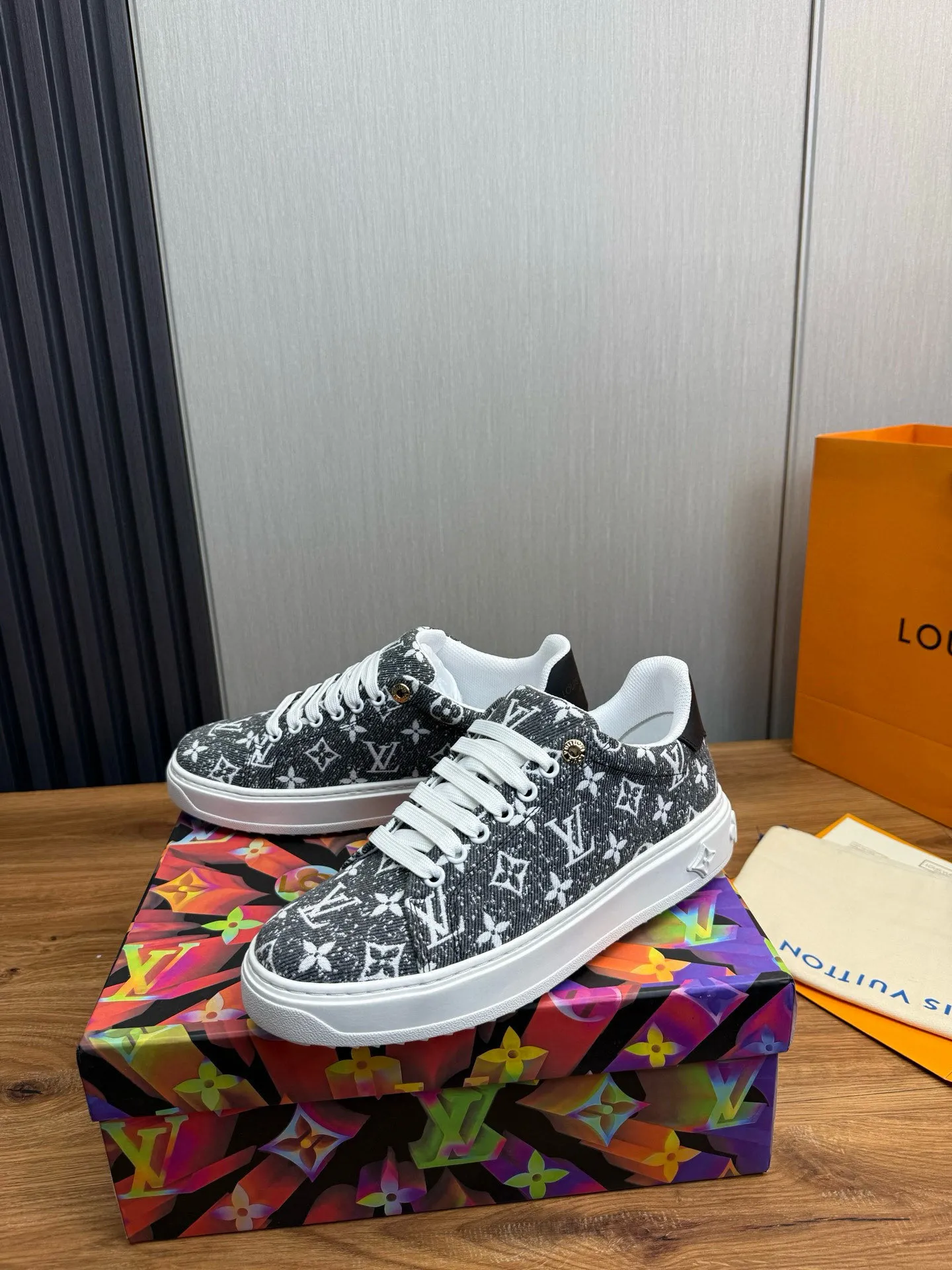 Factory price: 520💰LOUIS VUITTON [Louis VUITTON] The new trendy Lv is on the market🎁, casual and fashionable men's shoes👟The upper is made of imported original fabric + cowhide mesh lining, the original wear-resistant rubber outsole, the version is simple and elegant, exclusive for trendy men. Code number: 38-44, customized 45, 46